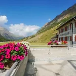 Hotel & Berninahaus Pontresina