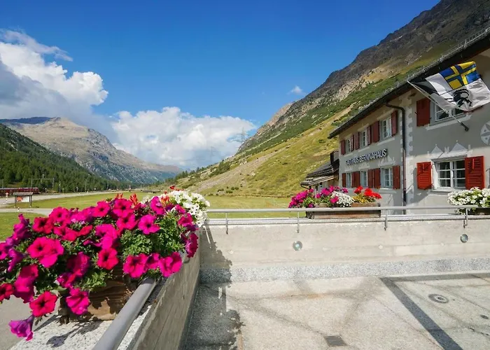 Hotel & Berninahaus Pontresina