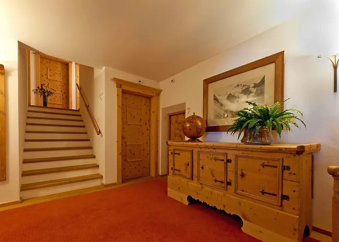 Hotel & Berninahaus 3*