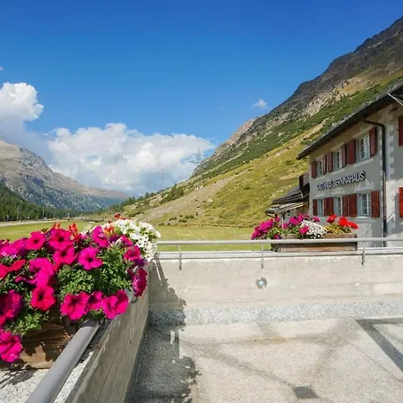 Hotel & Berninahaus Pontresina