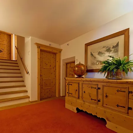 Hotel & Berninahaus 3*