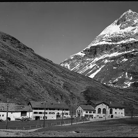 Hotel & Berninahaus 3*