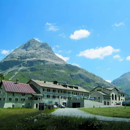 Hotel & Berninahaus Pontresina