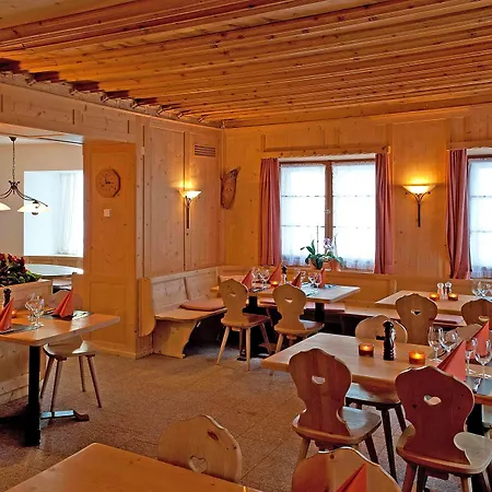 ホテル ガストハウス ＆ ベルニナホース